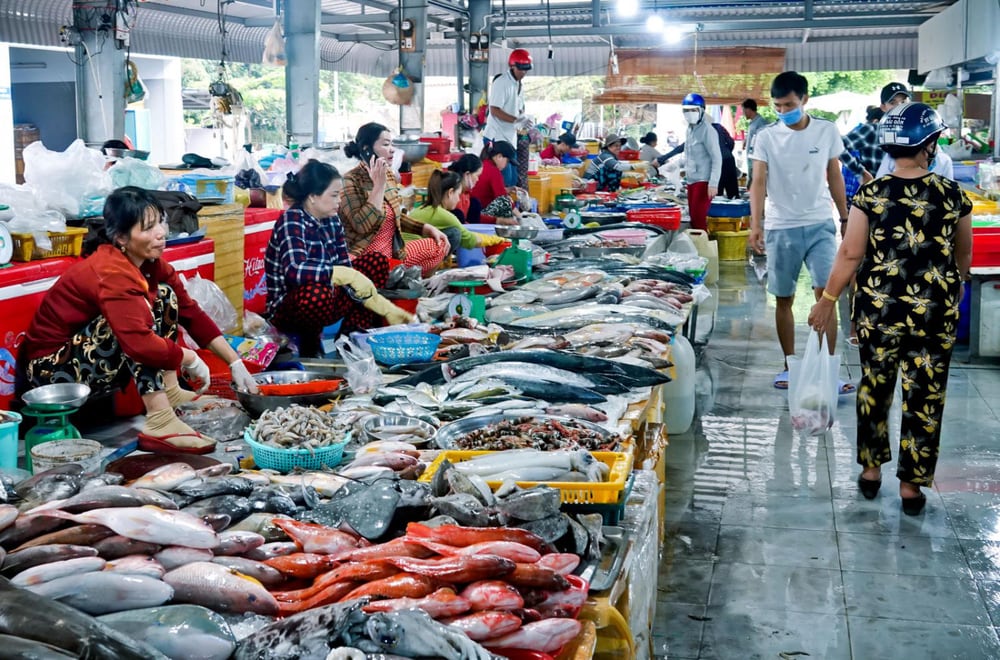 Khu hải sản tươi sống ở chợ Côn Đảo